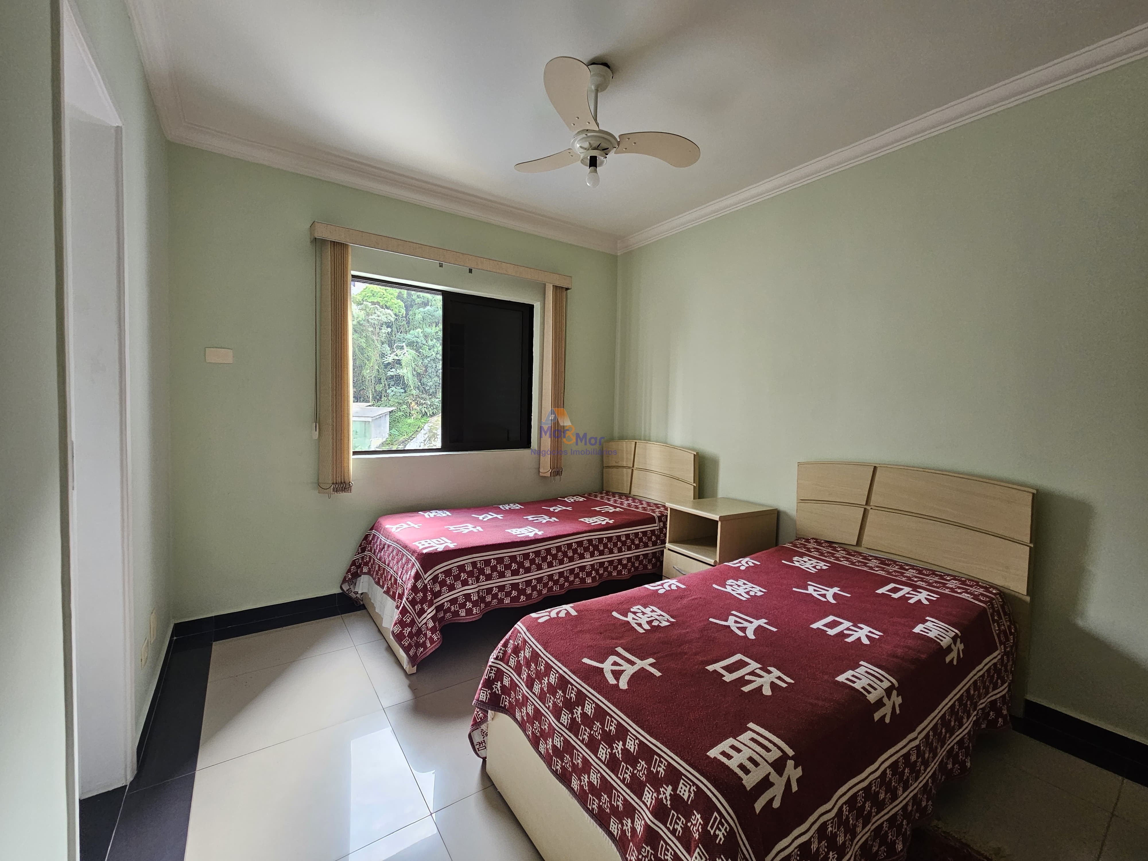 Apartamento na Praia das Pitangueiras, Guarujá - SP