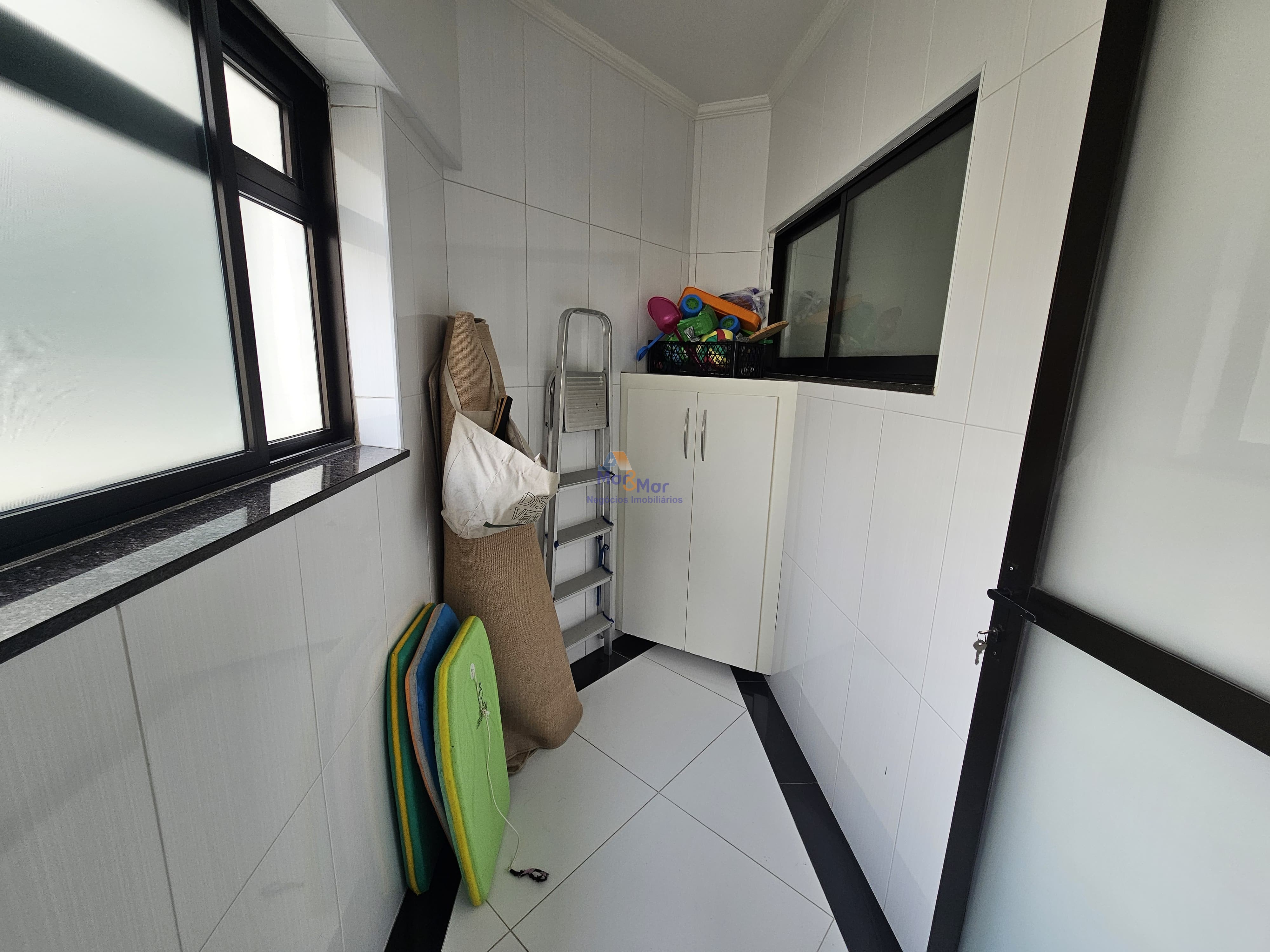 Apartamento na Praia das Pitangueiras, Guarujá - SP