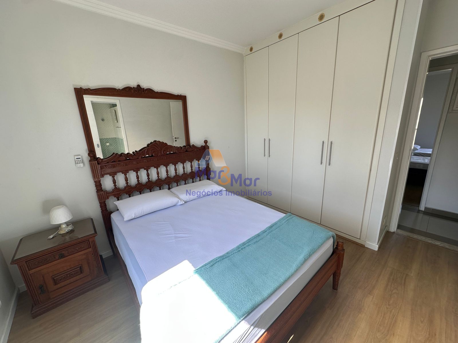 Apartamento na Praia das Pitangueiras, Guarujá - SP