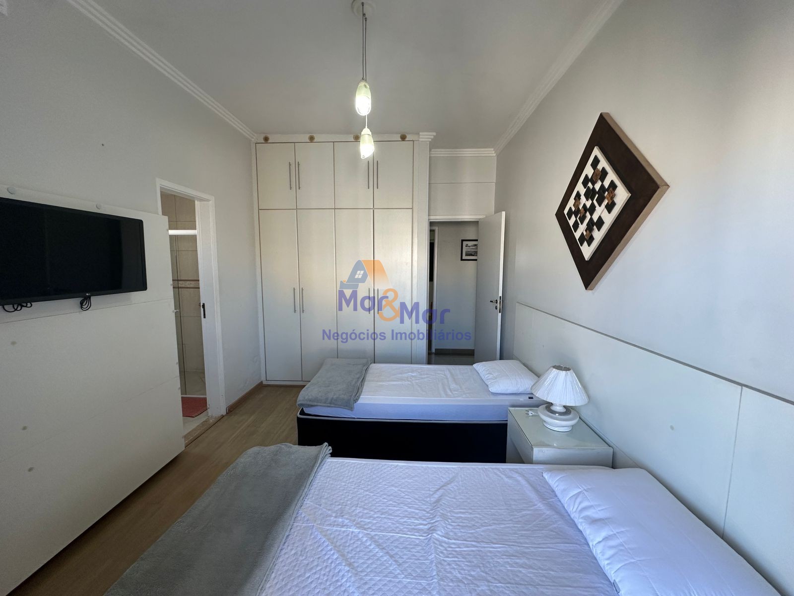 Apartamento na Praia das Pitangueiras, Guarujá - SP