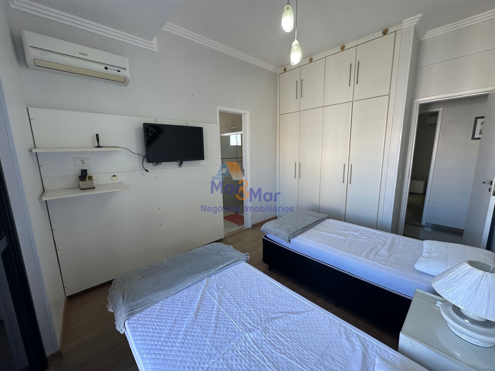 Apartamento na Praia das Pitangueiras, Guarujá - SP