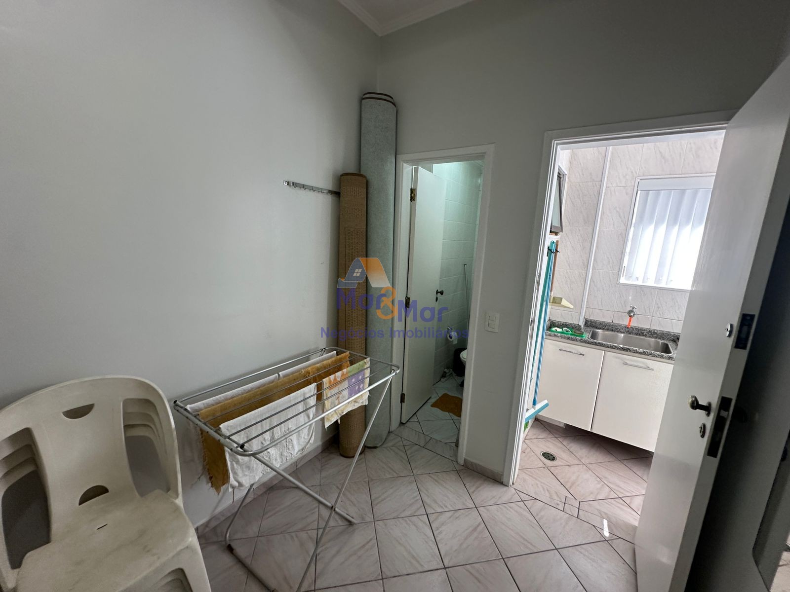 Apartamento na Praia das Pitangueiras, Guarujá - SP