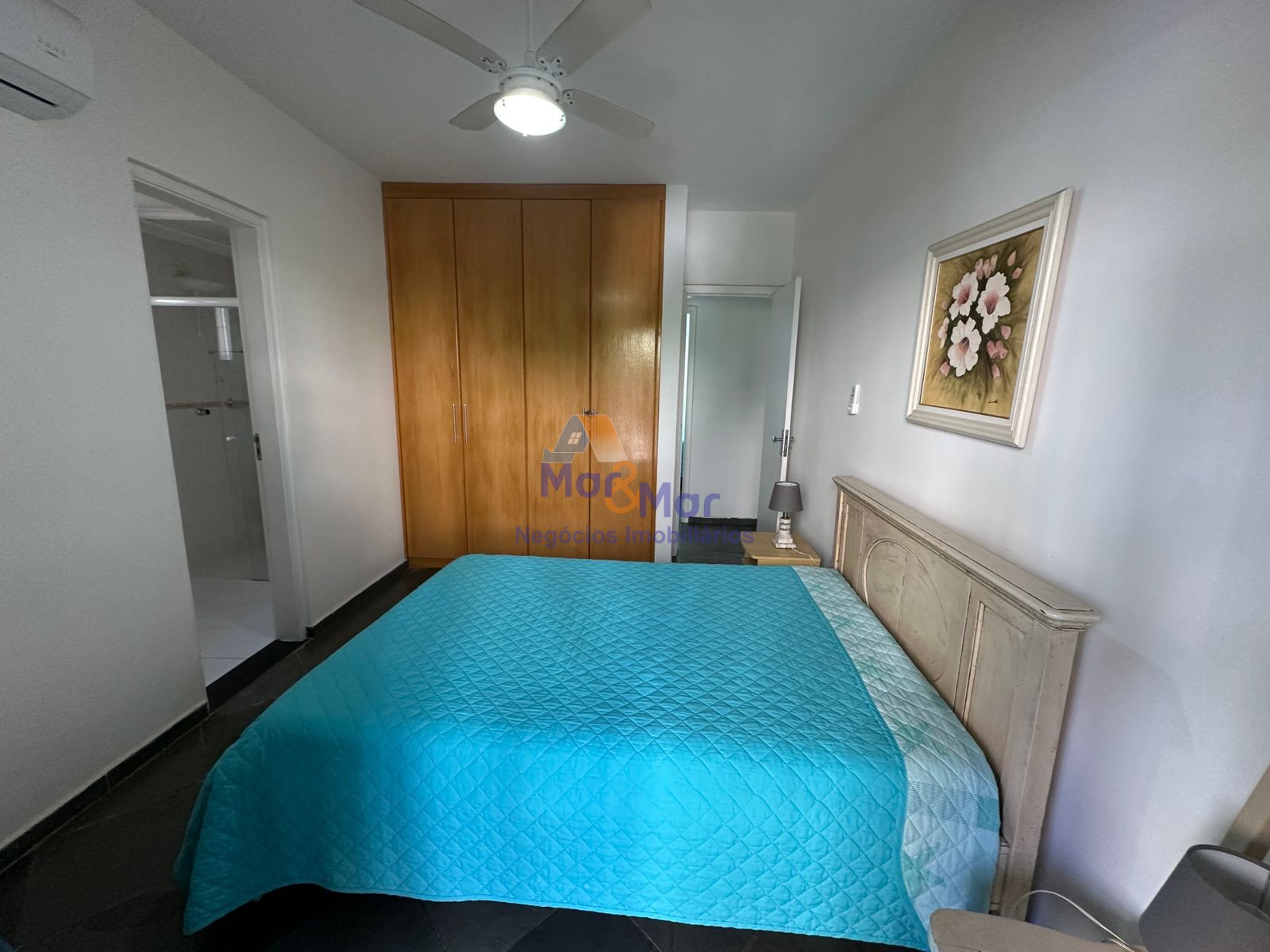 Apartamento na Praia das Pitangueiras, Guarujá - SP