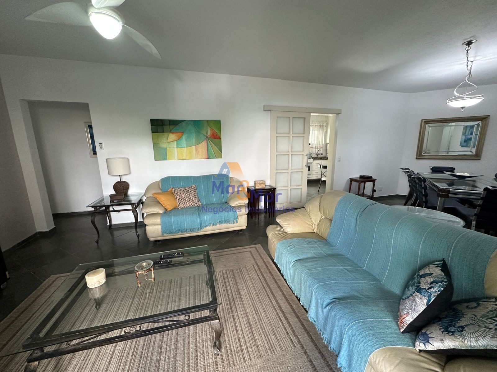 Apartamento na Praia das Pitangueiras, Guarujá - SP