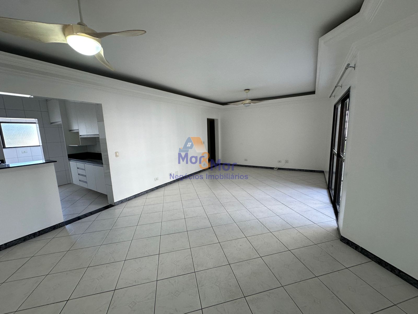 Apartamento na Praia das Pitangueiras, Guarujá - SP