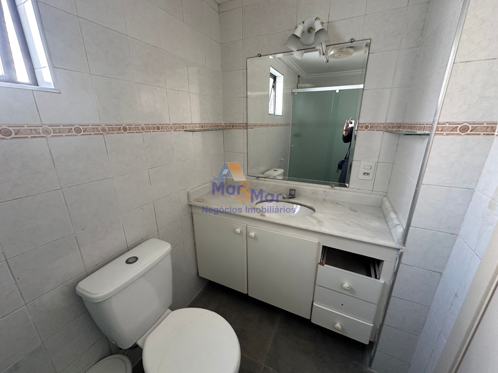 Apartamento na Praia das Pitangueiras, Guarujá - SP