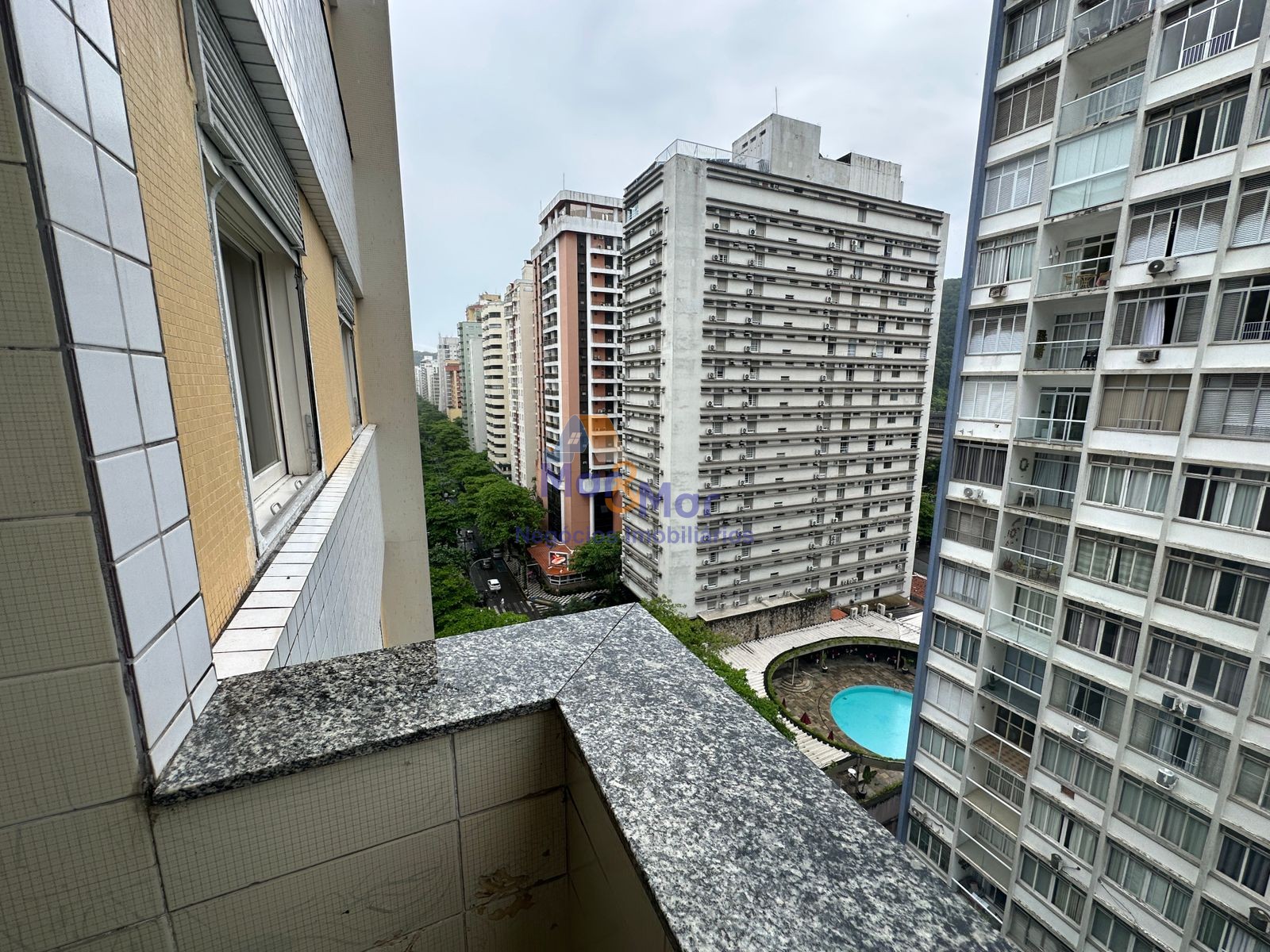 Apartamento na Praia das Pitangueiras, Guarujá - SP