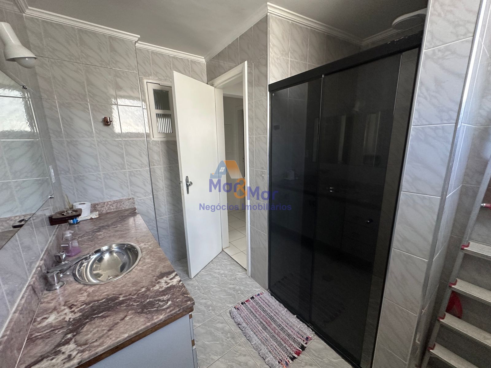 Apartamento na Praia das Pitangueiras, Guarujá - SP