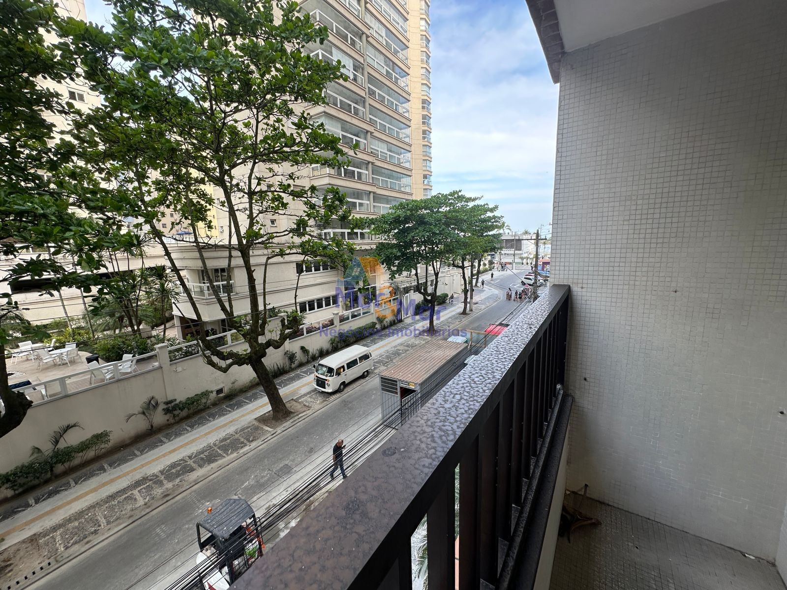 Apartamento na Praia das Pitangueiras, Guarujá - SP