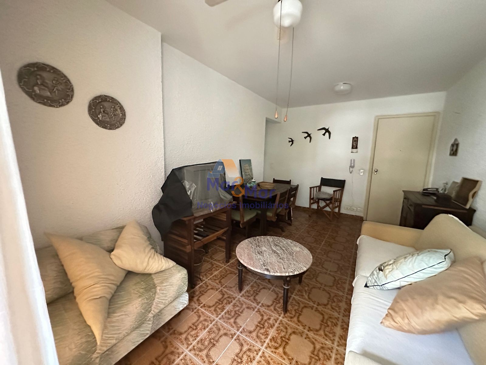 Apartamento na Praia das Pitangueiras, Guarujá - SP