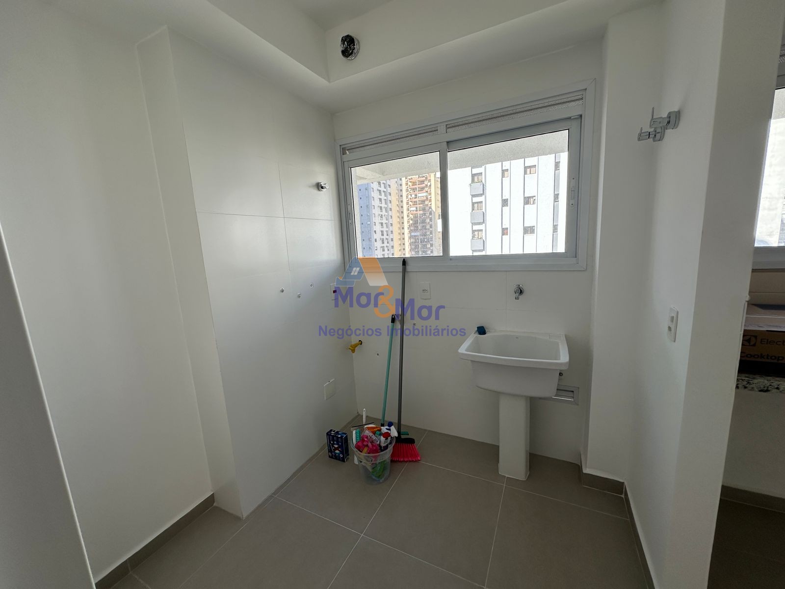 Apartamento na Praia das Pitangueiras, Guarujá - SP