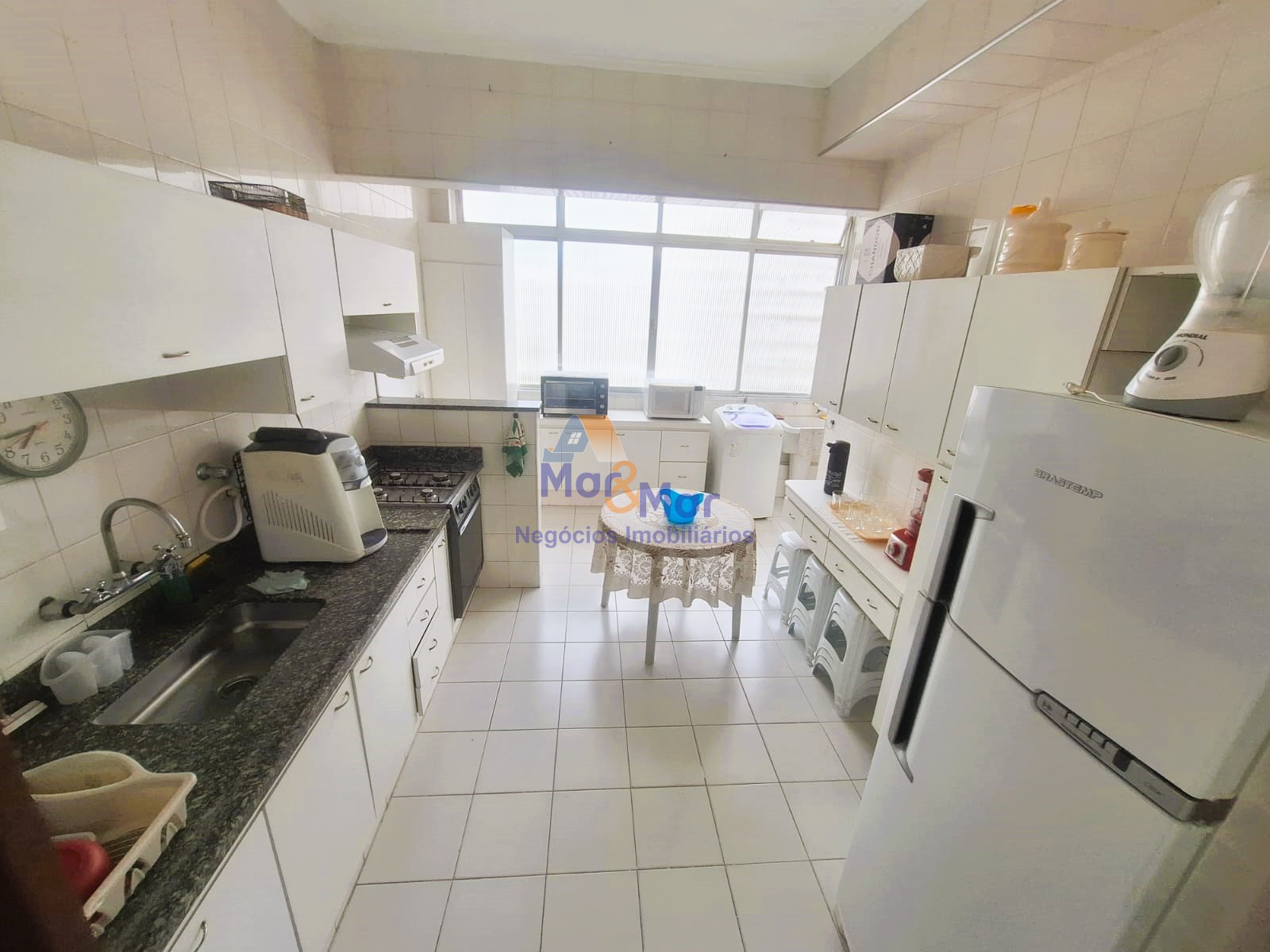 Apartamento na Praia das Pitangueiras, Guarujá - SP