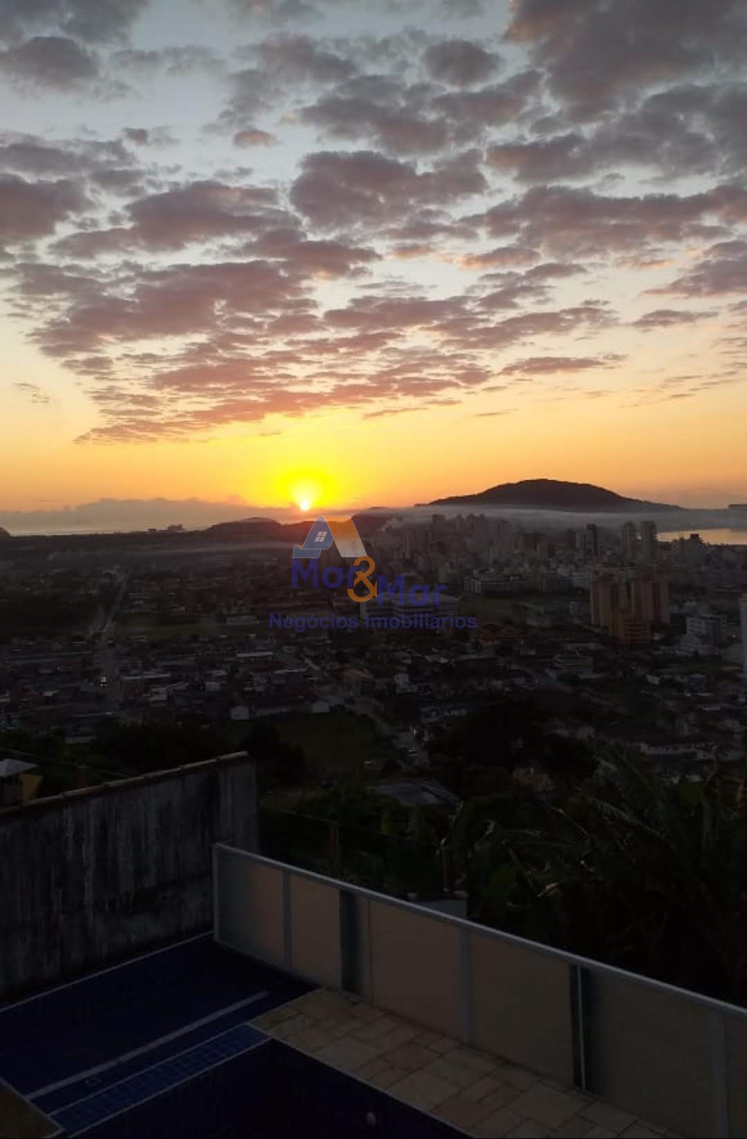Casa em Condomínio na Praia da Enseada, Guarujá - SP
