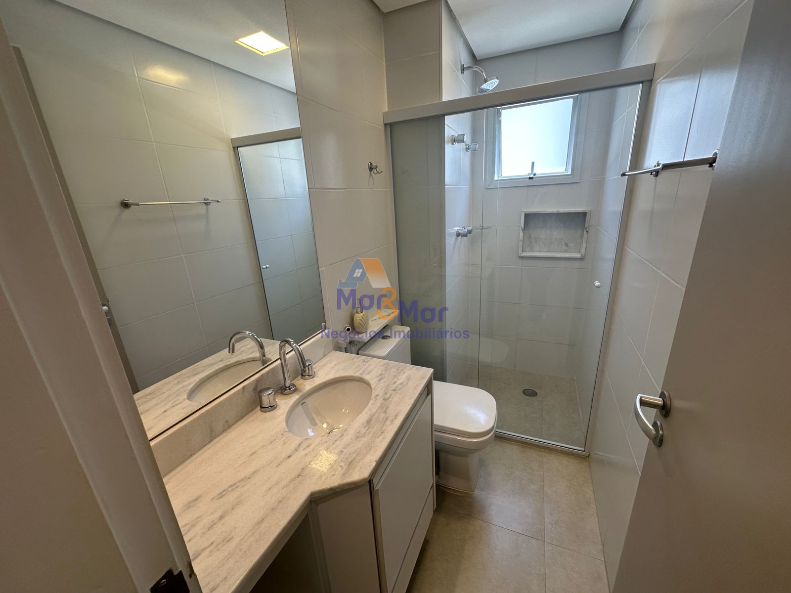 Apartamento na Praia das Astúrias, Guarujá - SP