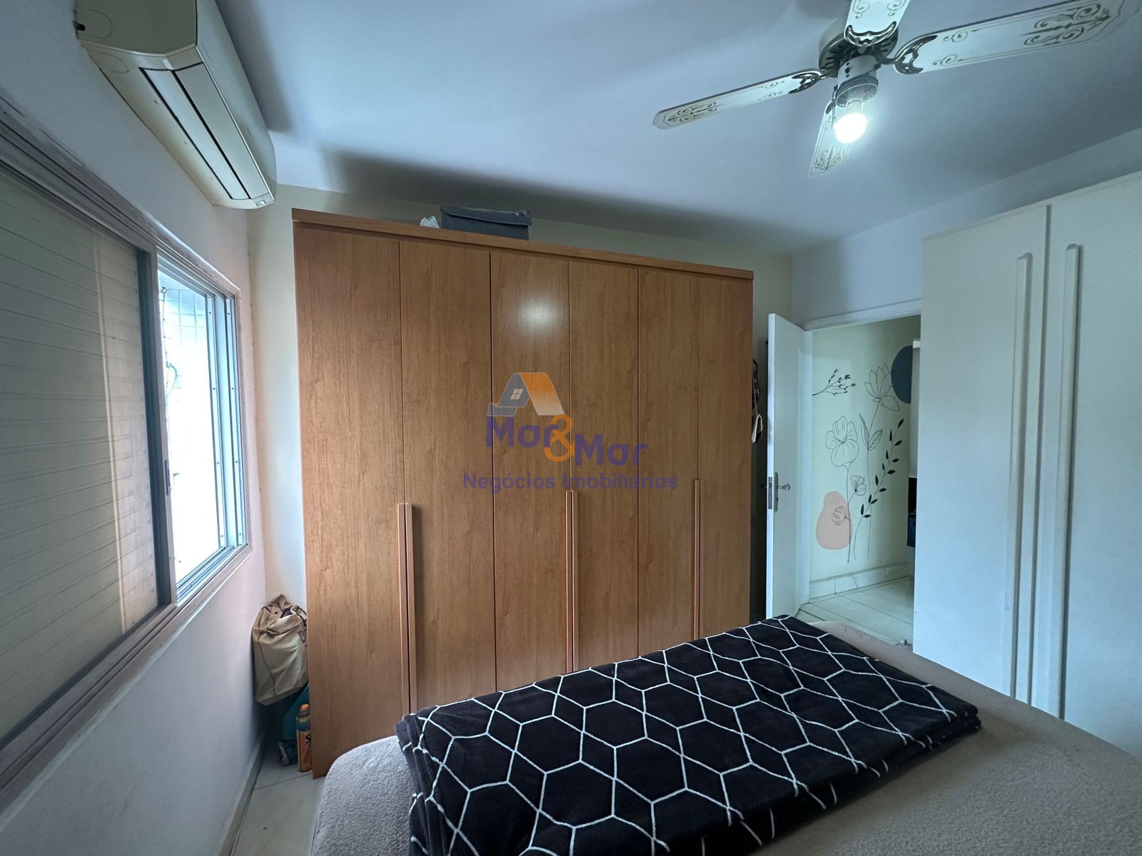 Apartamento na Praia das Pitangueiras, Guarujá - SP