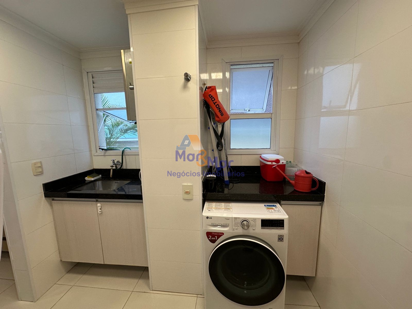 Apartamento na Praia das Pitangueiras, Guarujá - SP