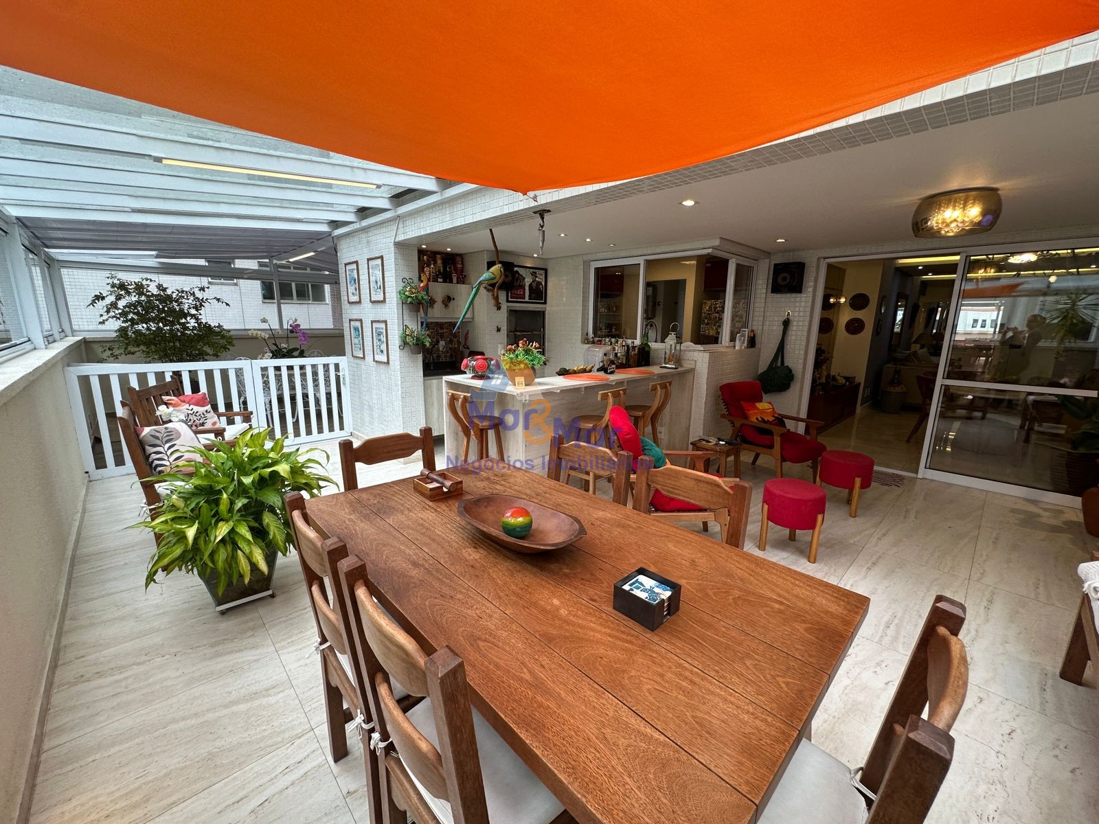 Apartamento na Praia das Pitangueiras, Guarujá - SP