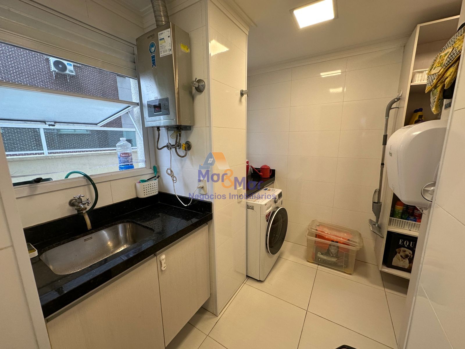 Apartamento na Praia das Pitangueiras, Guarujá - SP