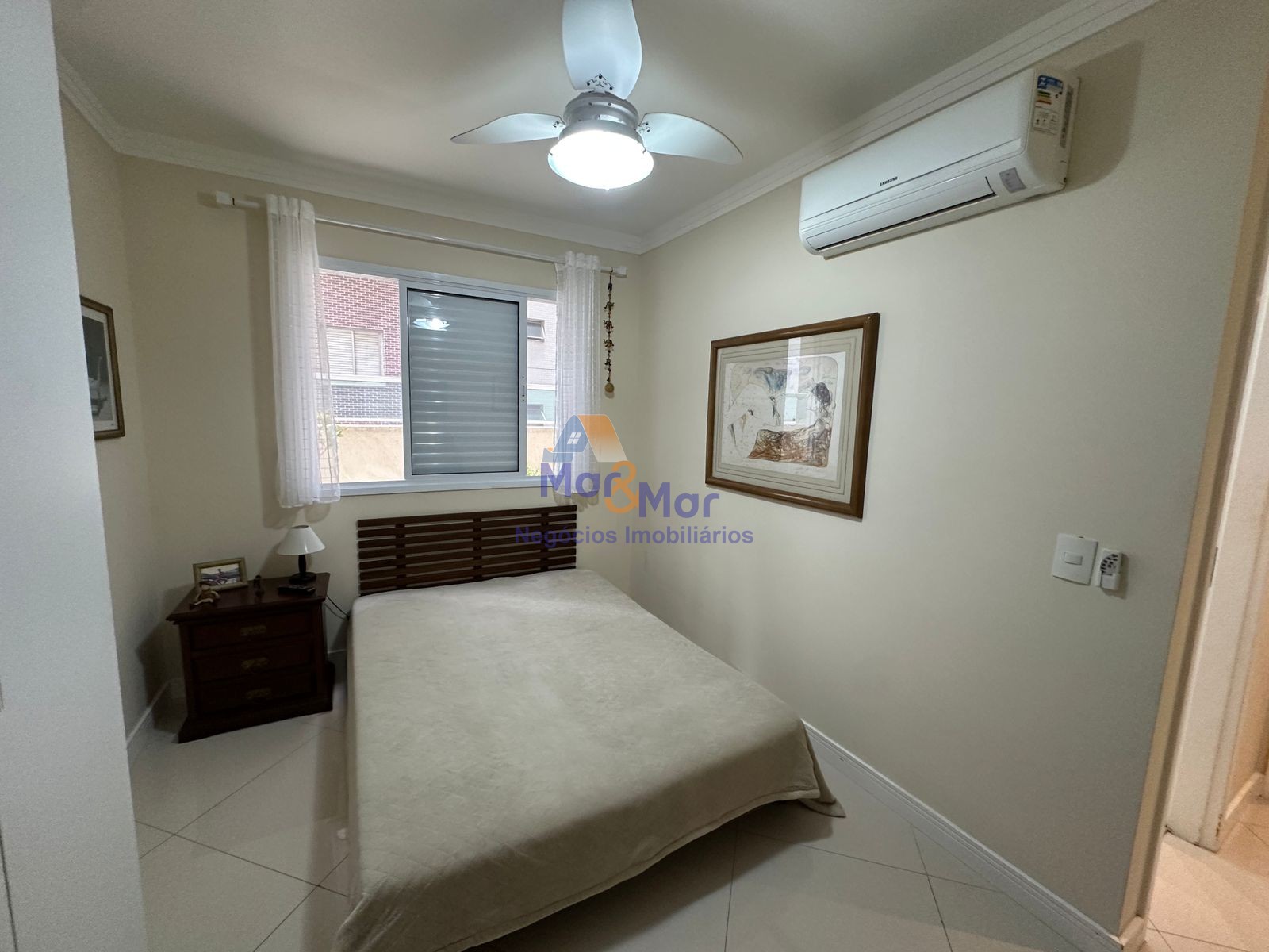 Apartamento na Praia das Pitangueiras, Guarujá - SP