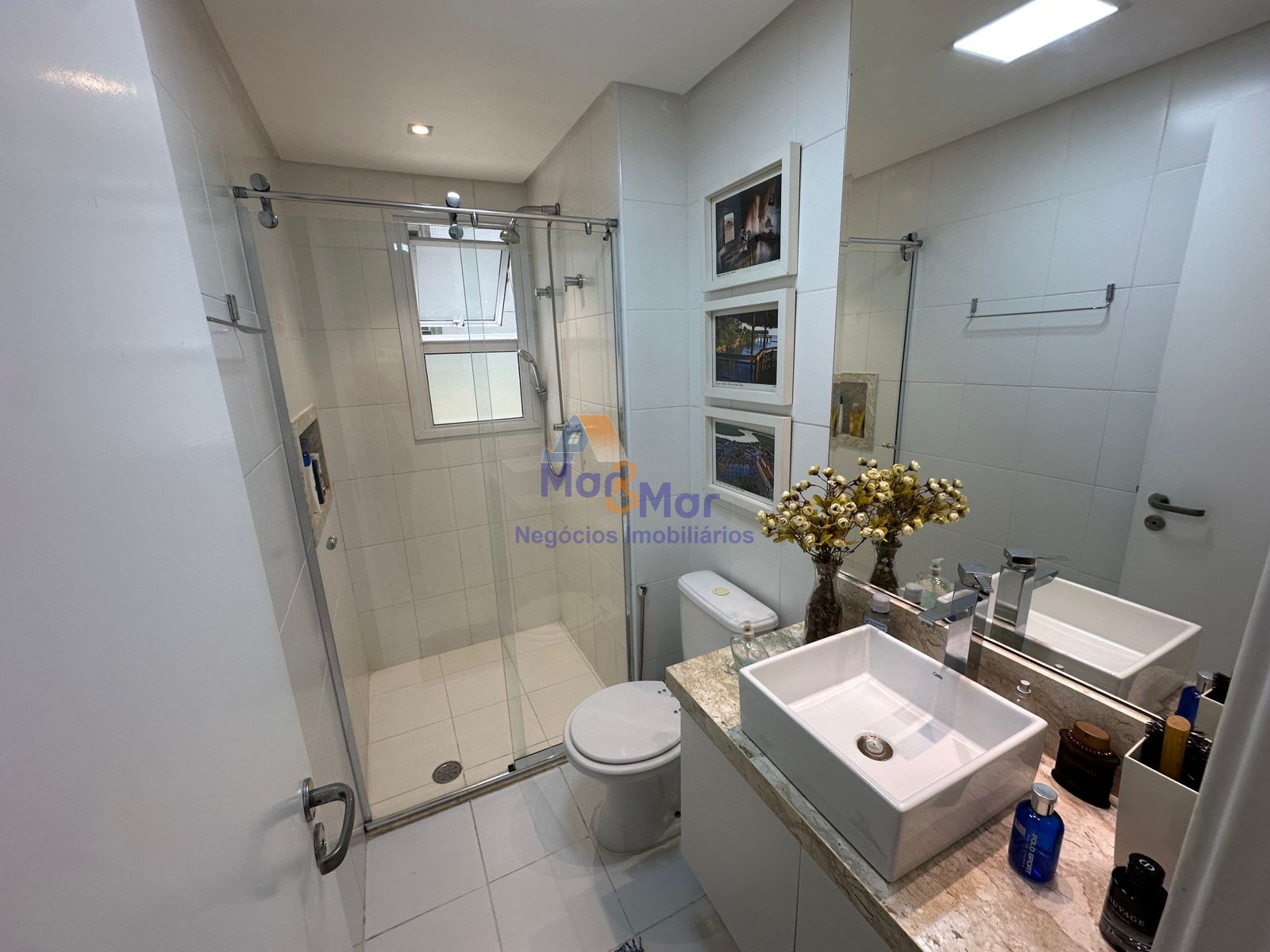 Apartamento na Praia das Pitangueiras, Guarujá - SP
