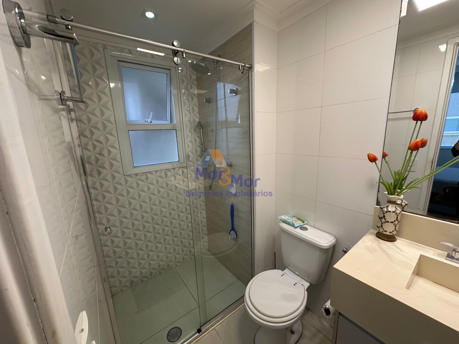 Apartamento na Praia das Pitangueiras, Guarujá - SP