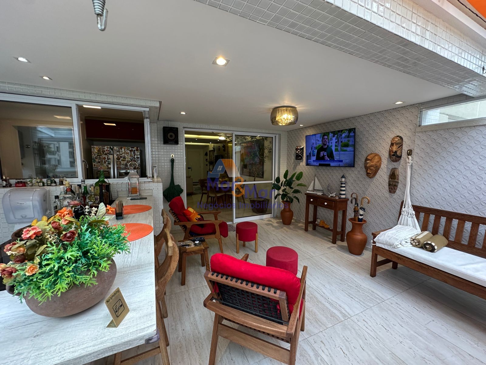 Apartamento na Praia das Pitangueiras, Guarujá - SP