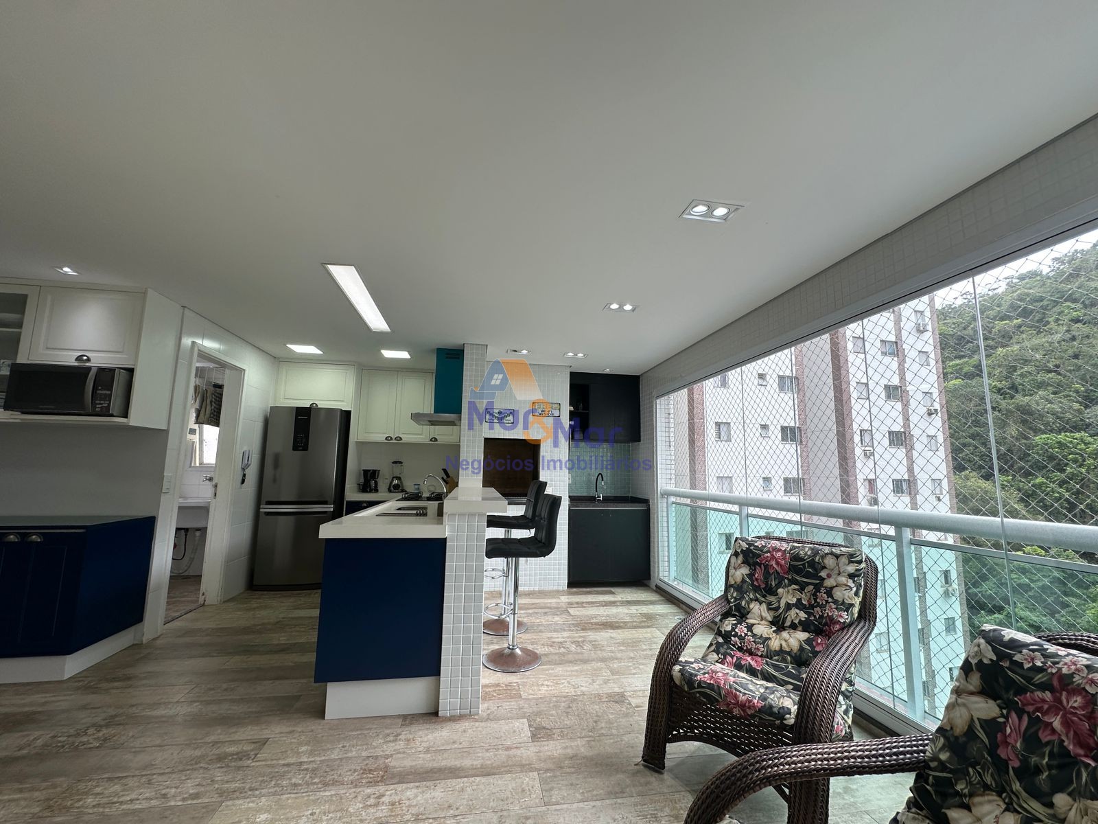 Apartamento na Praia das Pitangueiras, Guarujá - SP