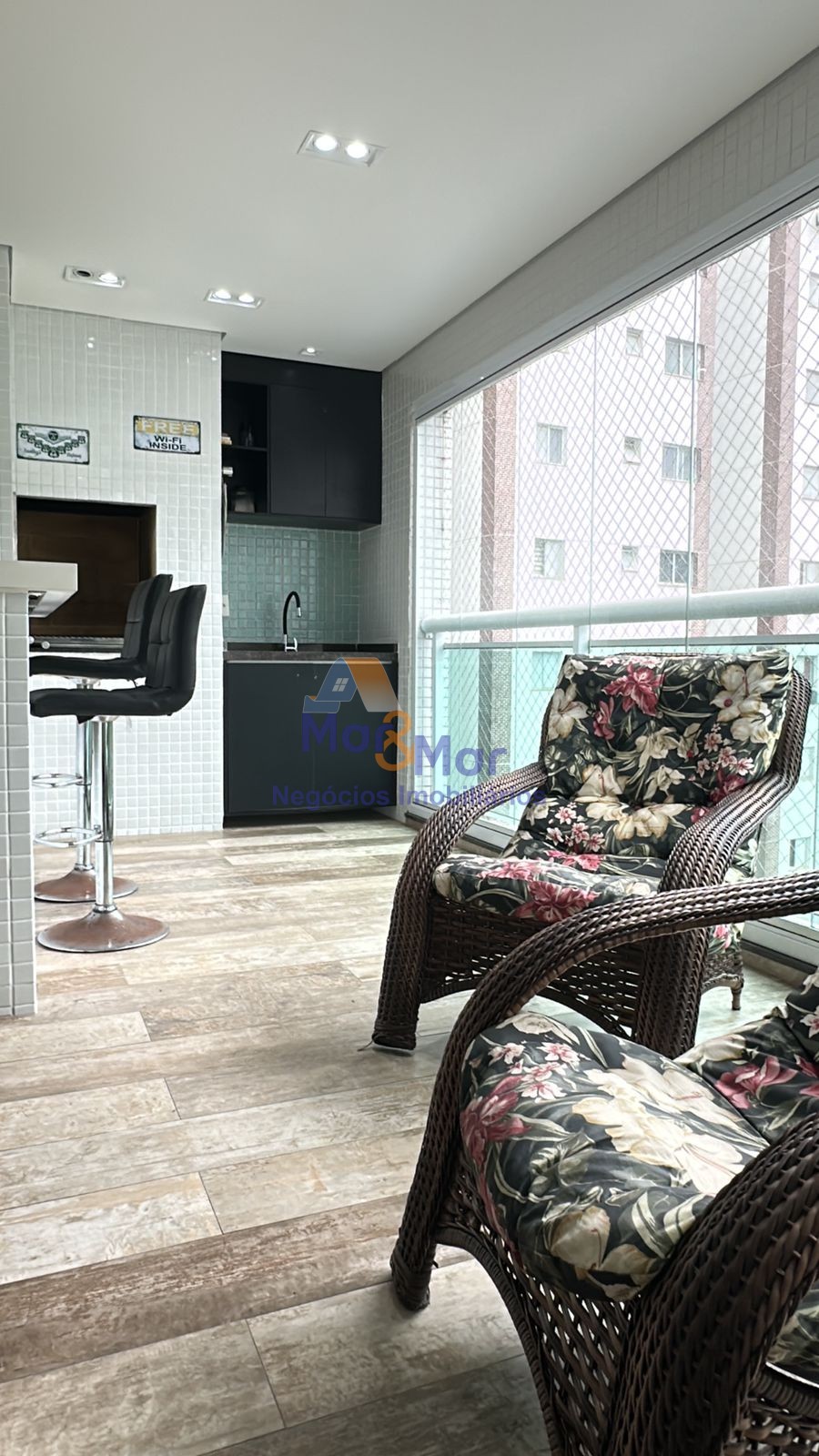 Apartamento na Praia das Pitangueiras, Guarujá - SP