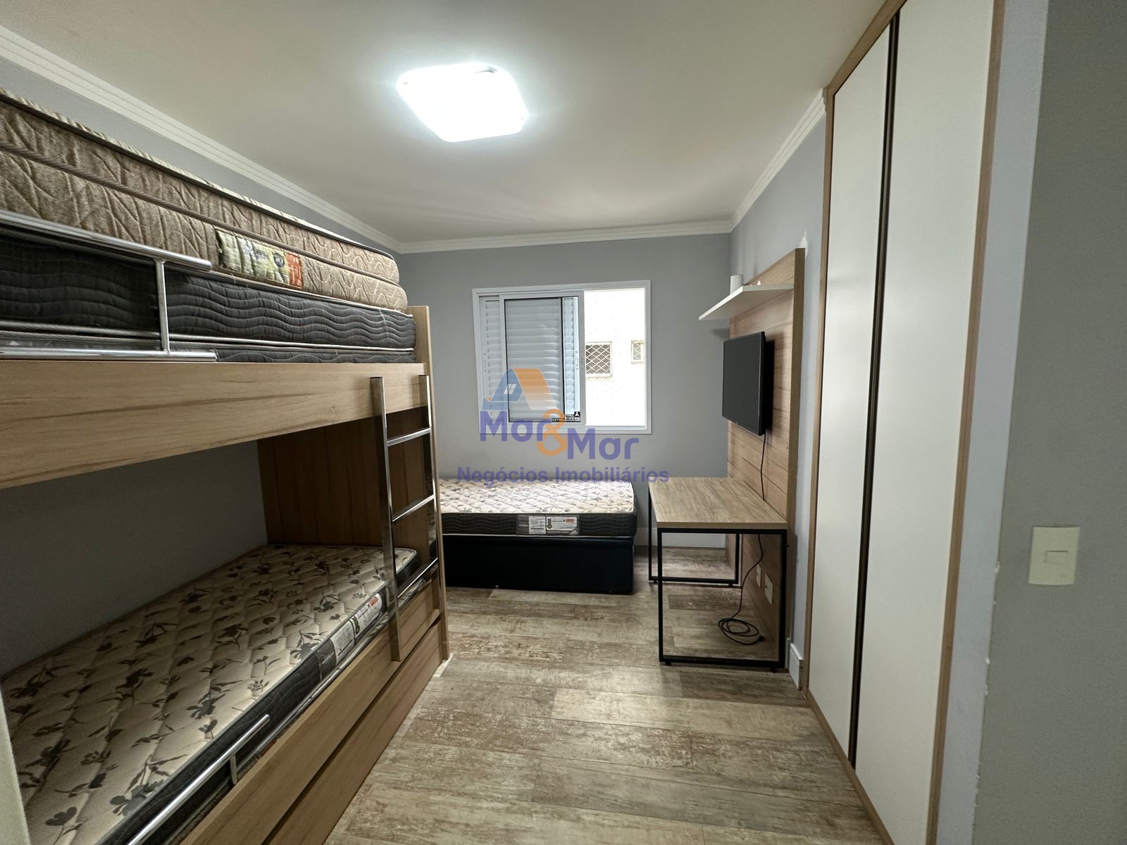 Apartamento na Praia das Pitangueiras, Guarujá - SP