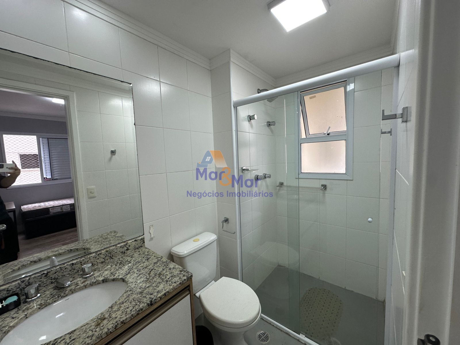Apartamento na Praia das Pitangueiras, Guarujá - SP