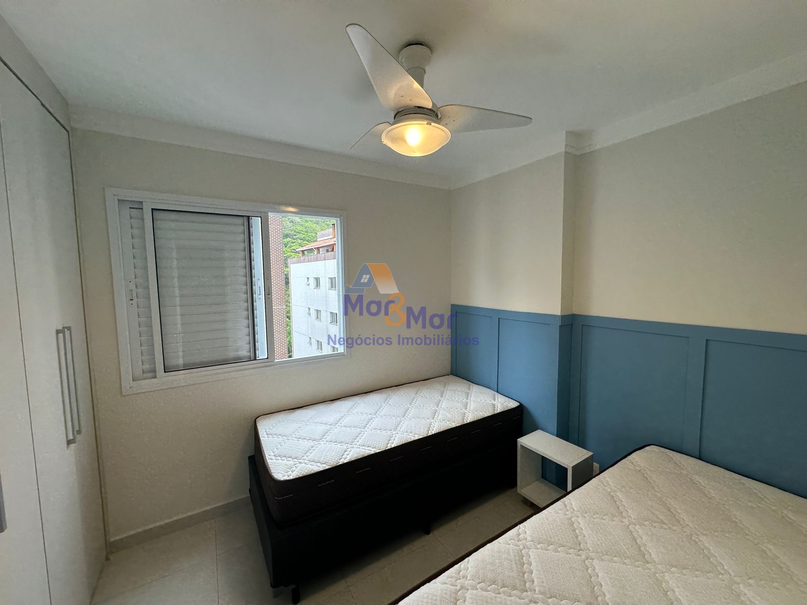 Apartamento na Praia das Pitangueiras, Guarujá - SP
