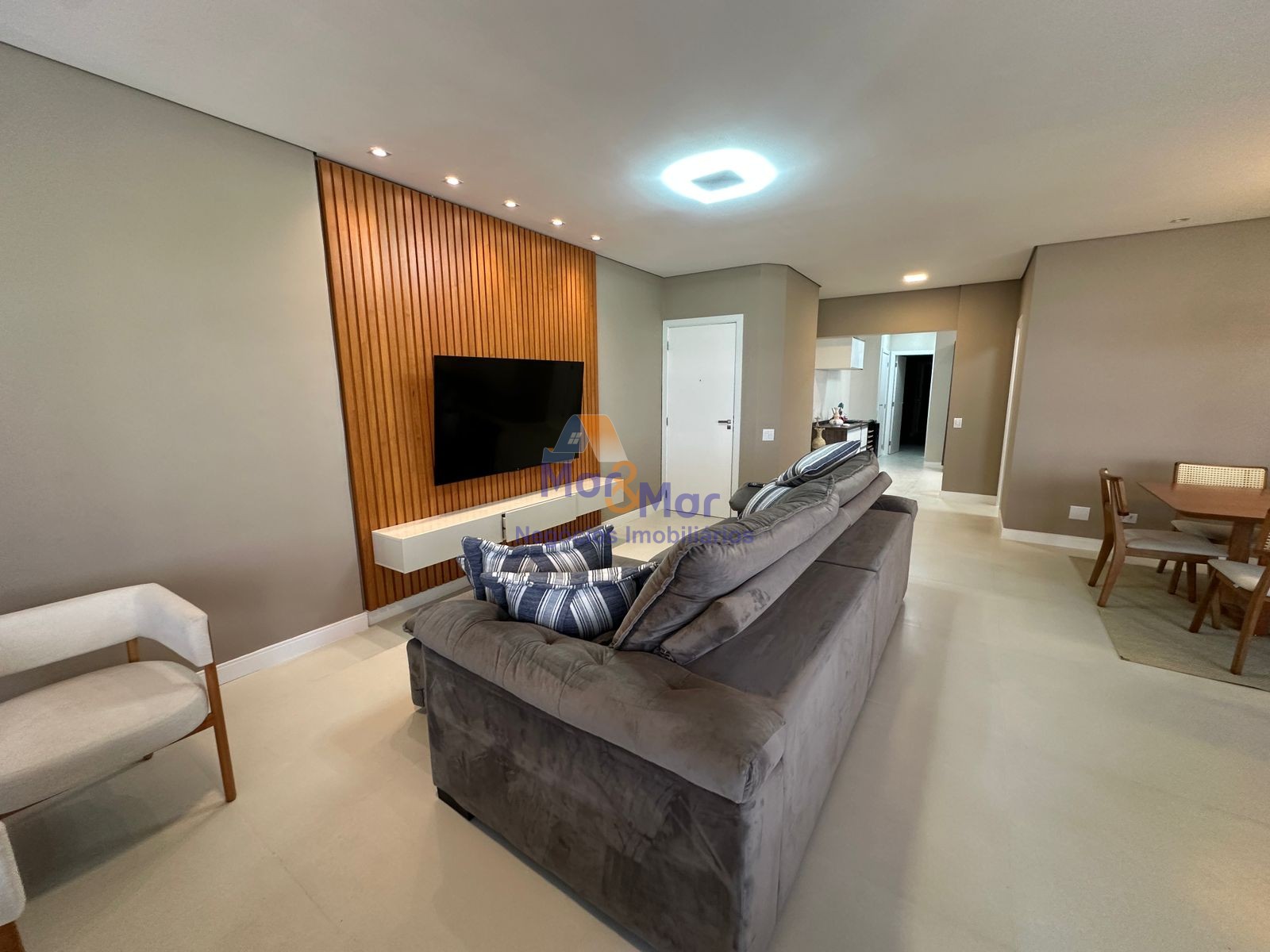 Apartamento na Praia das Pitangueiras, Guarujá - SP