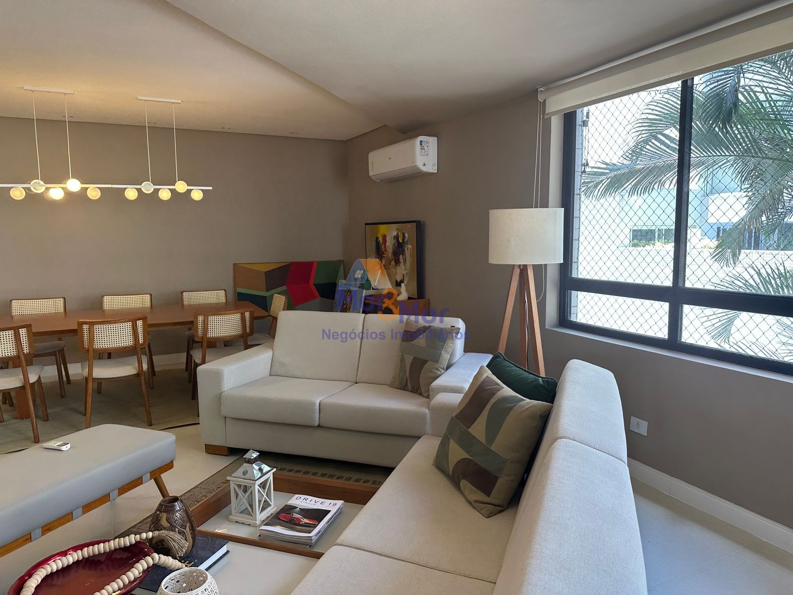 Apartamento na Praia das Pitangueiras, Guarujá - SP