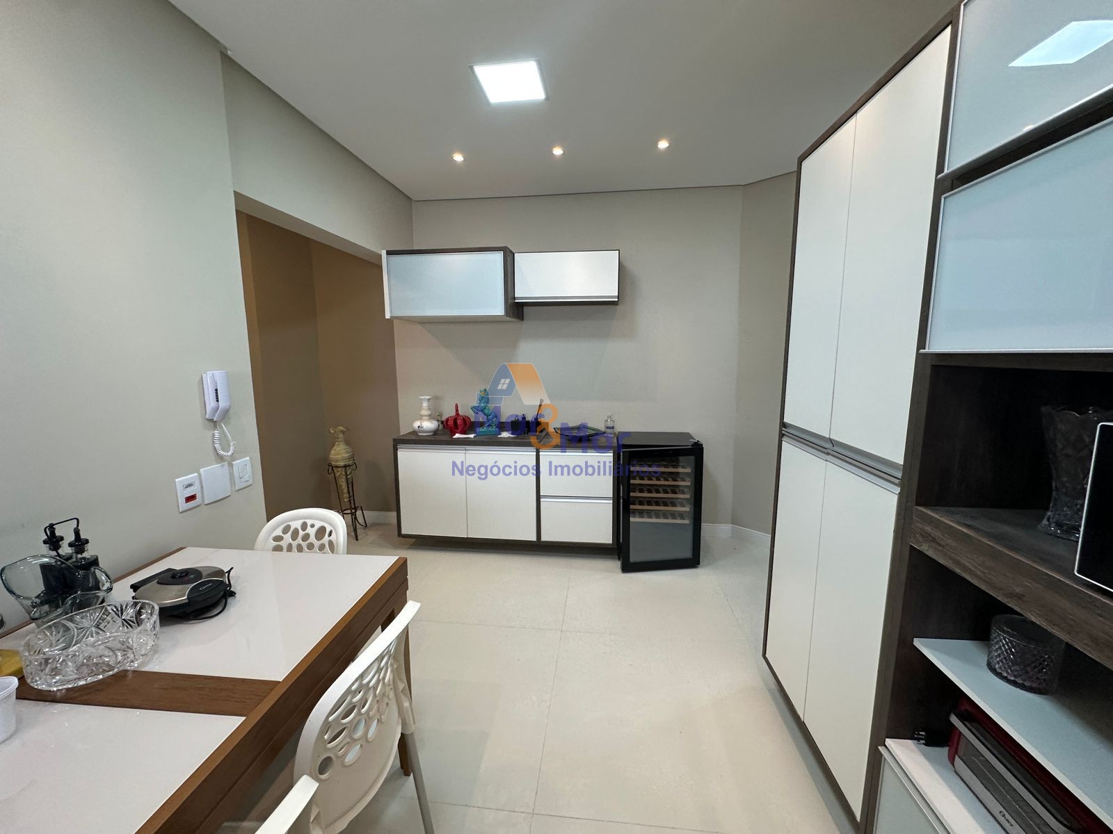 Apartamento na Praia das Pitangueiras, Guarujá - SP
