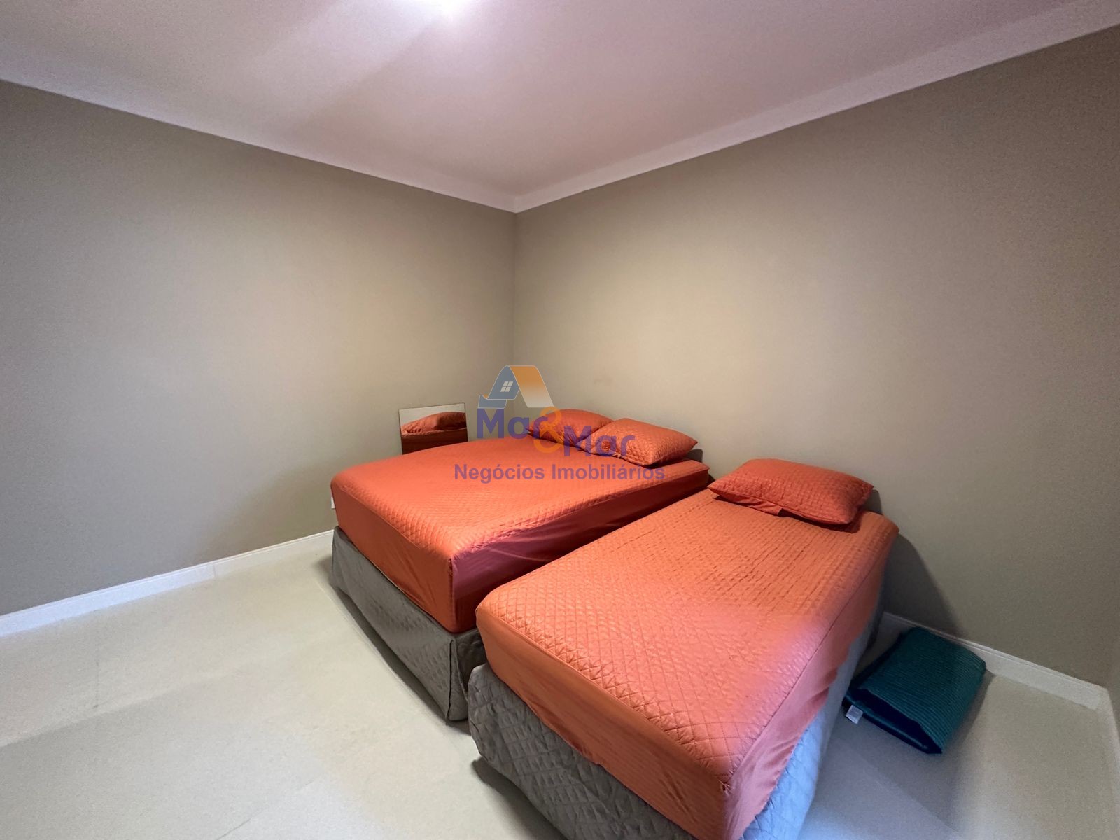 Apartamento na Praia das Pitangueiras, Guarujá - SP