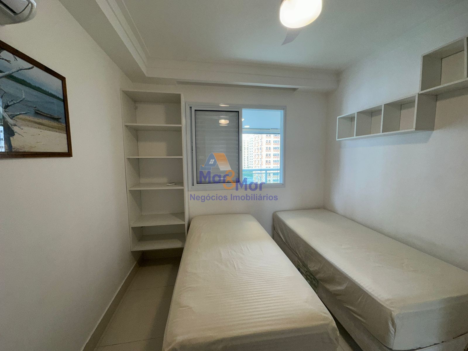 Apartamento na Praia das Pitangueiras, Guarujá - SP