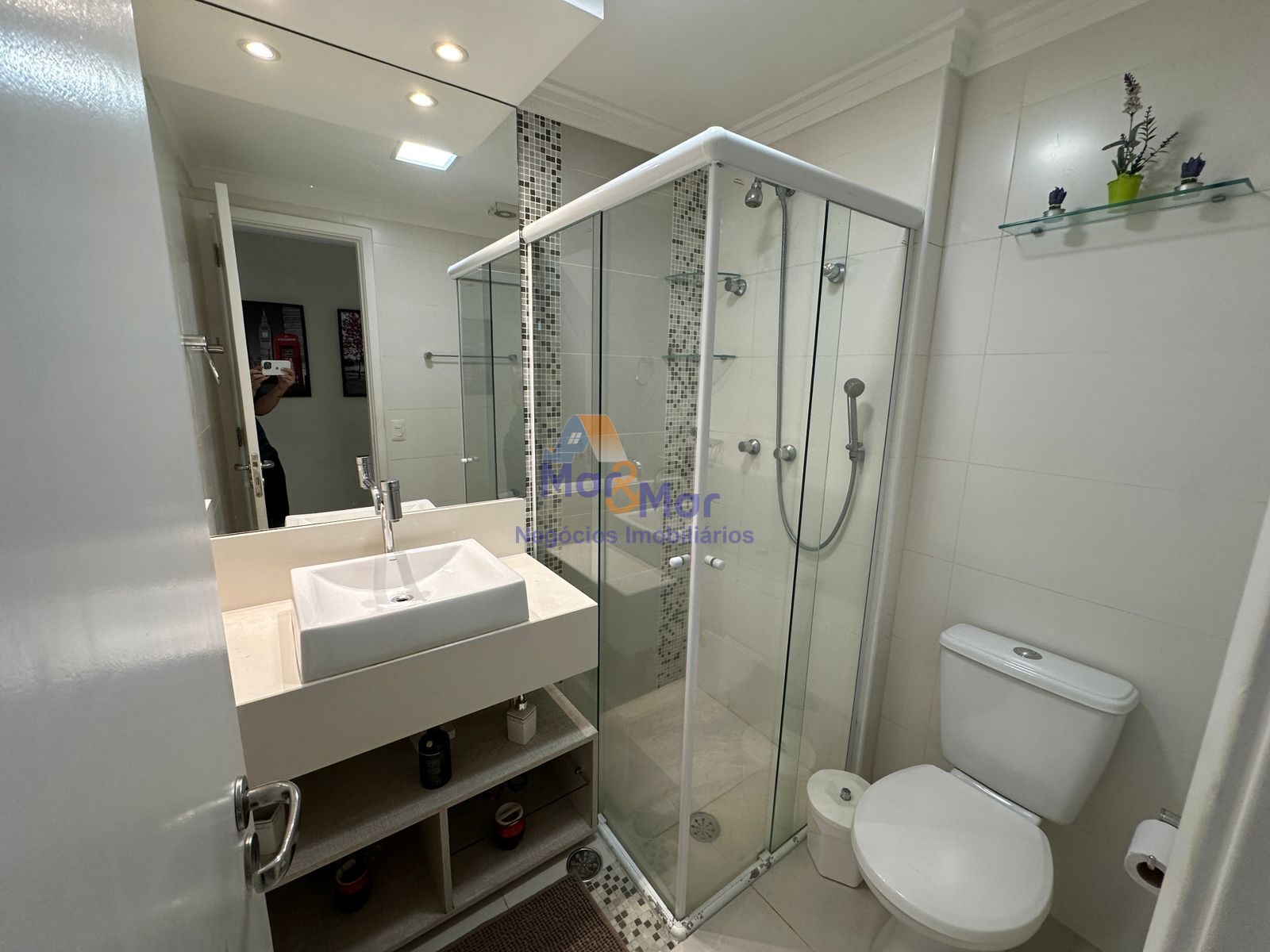 Apartamento na Praia das Pitangueiras, Guarujá - SP