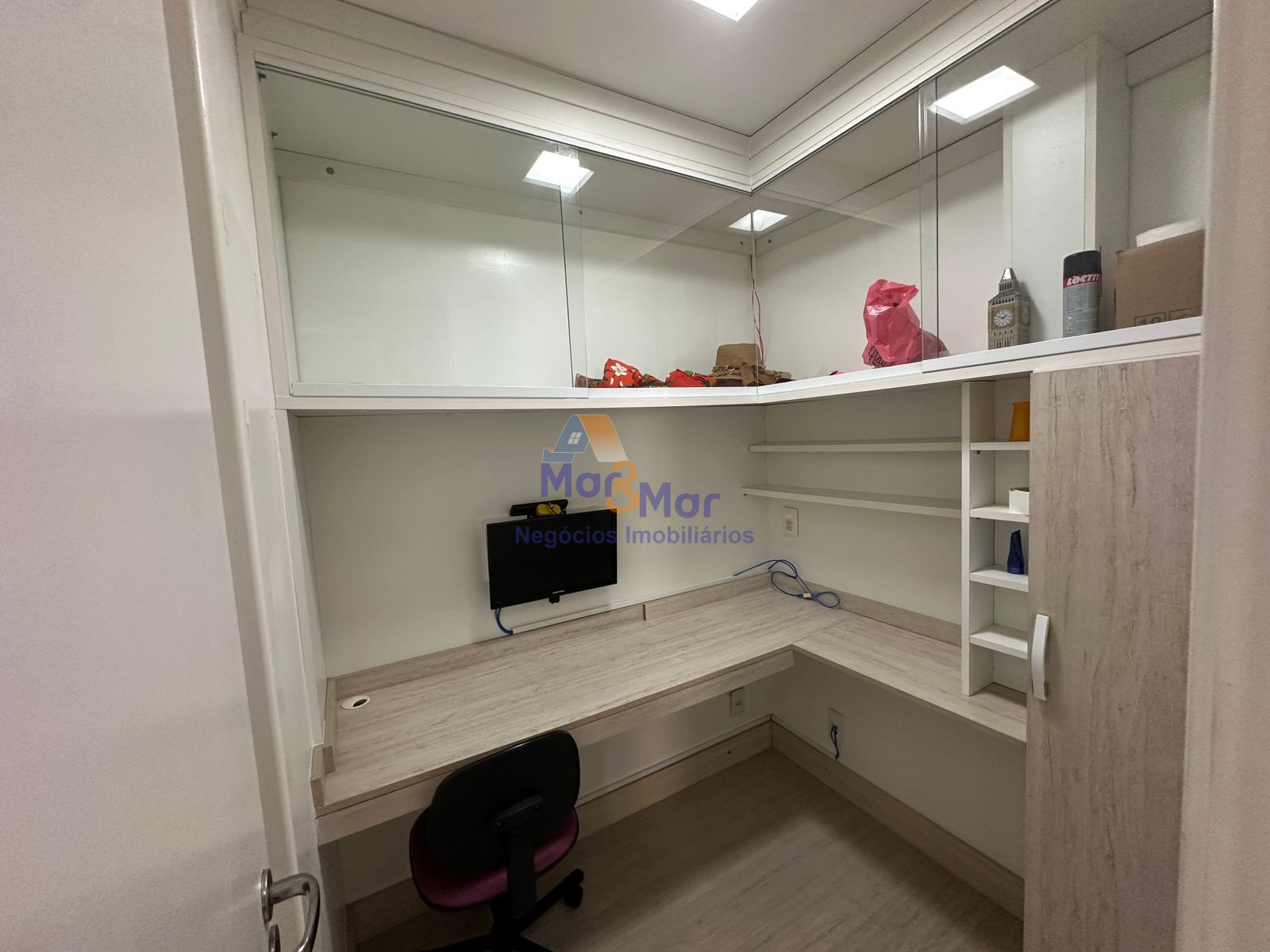 Apartamento na Praia das Pitangueiras, Guarujá - SP