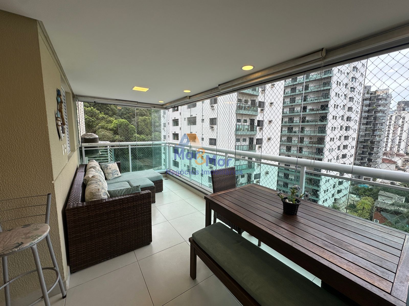 Apartamento na Praia das Pitangueiras, Guarujá - SP