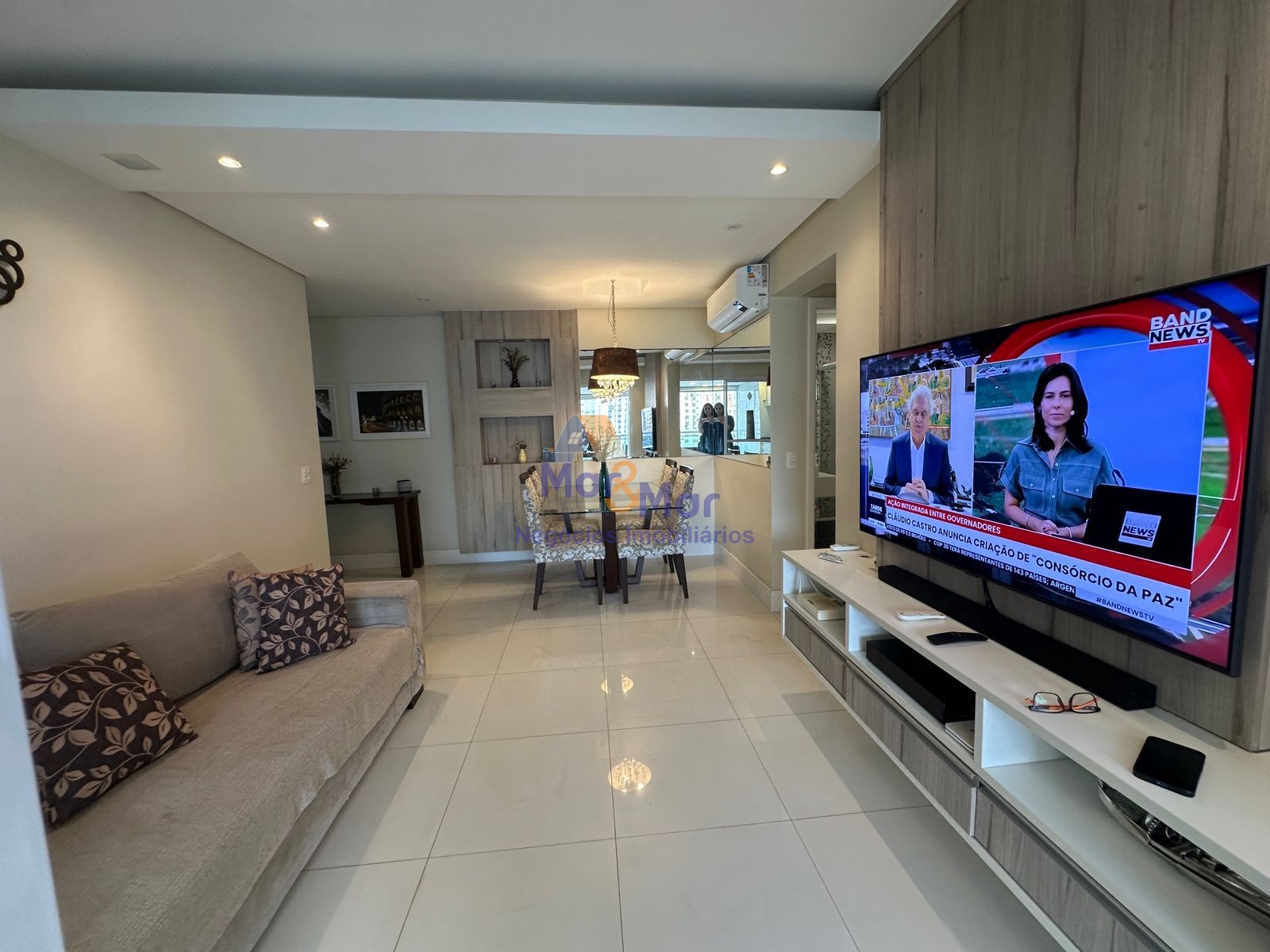 Apartamento na Praia das Pitangueiras, Guarujá - SP