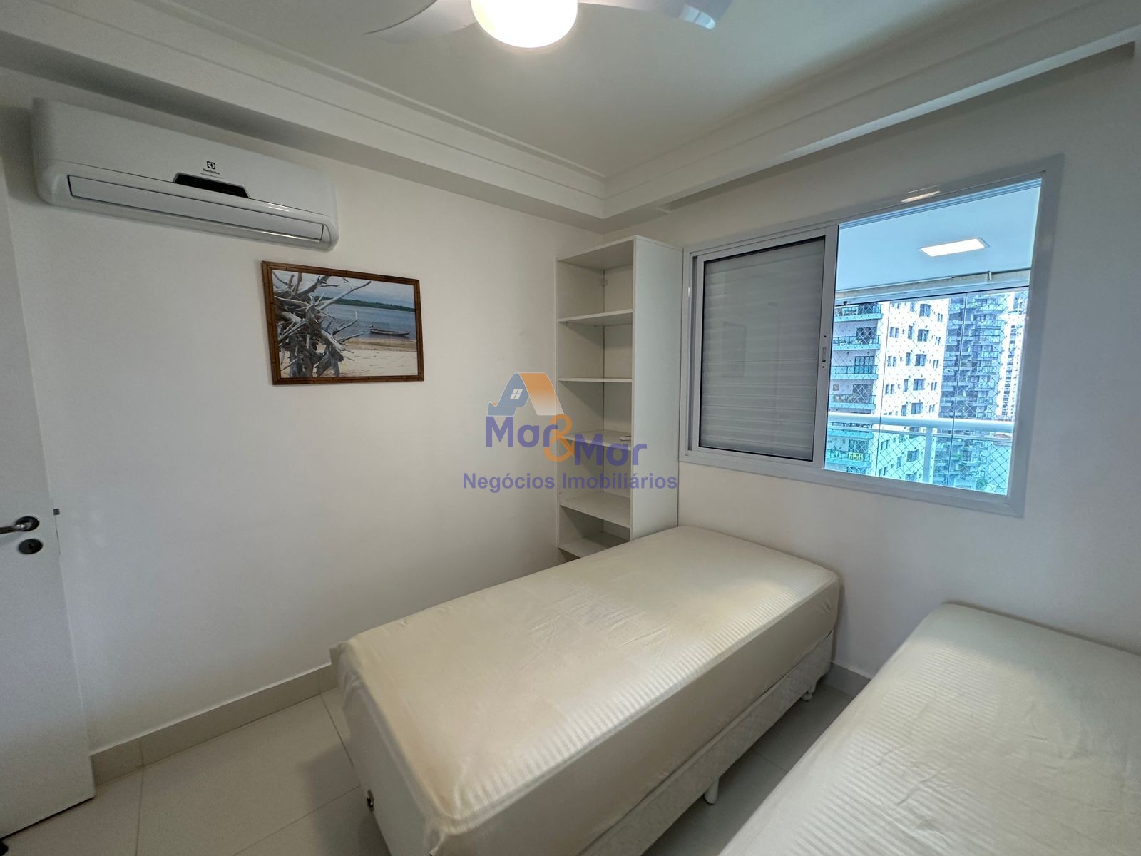 Apartamento na Praia das Pitangueiras, Guarujá - SP