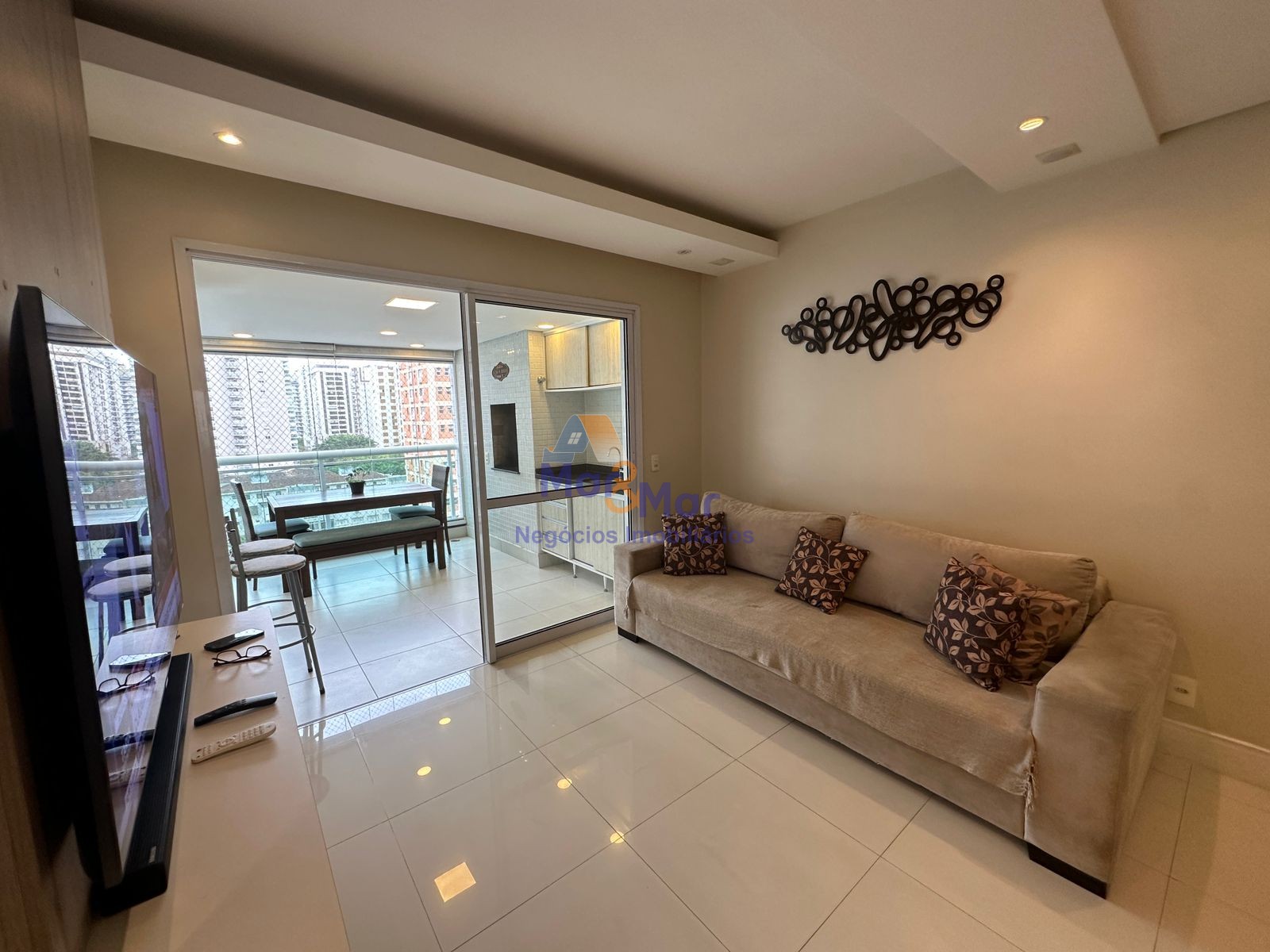 Apartamento na Praia das Pitangueiras, Guarujá - SP