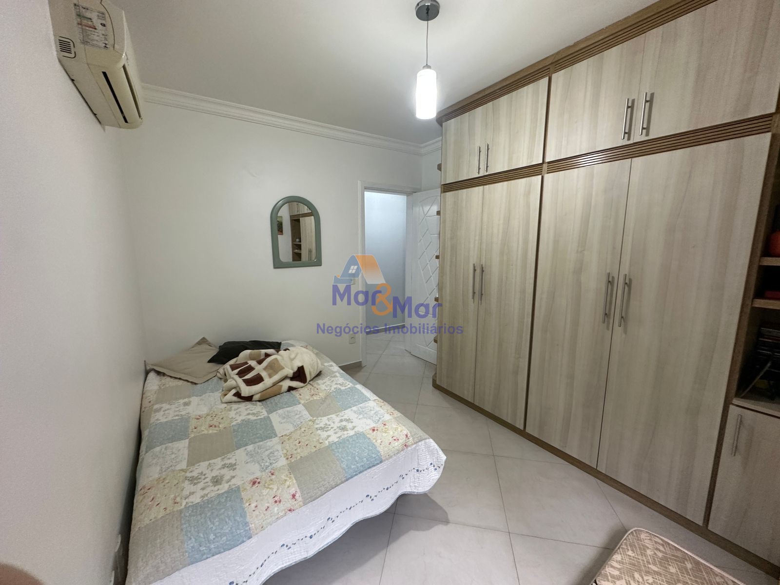 Apartamento na Praia das Pitangueiras, Guarujá - SP