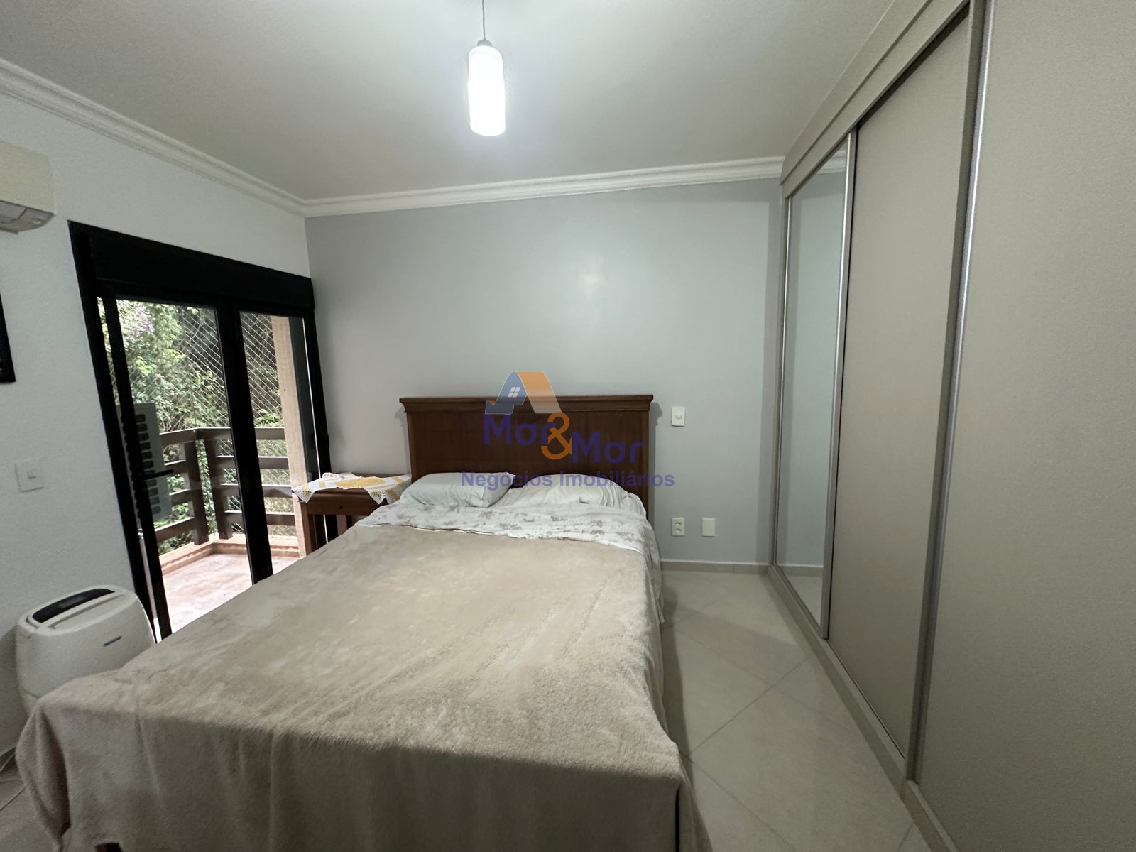 Apartamento na Praia das Pitangueiras, Guarujá - SP