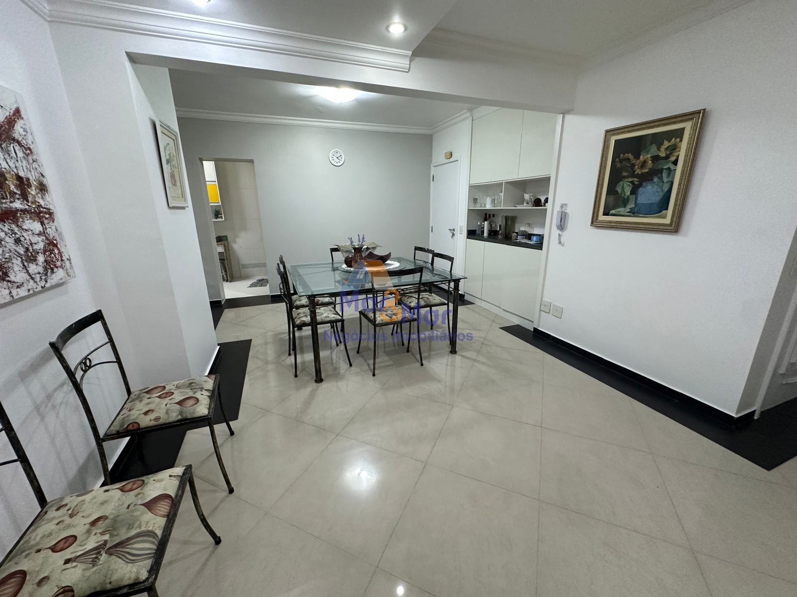 Apartamento na Praia das Pitangueiras, Guarujá - SP
