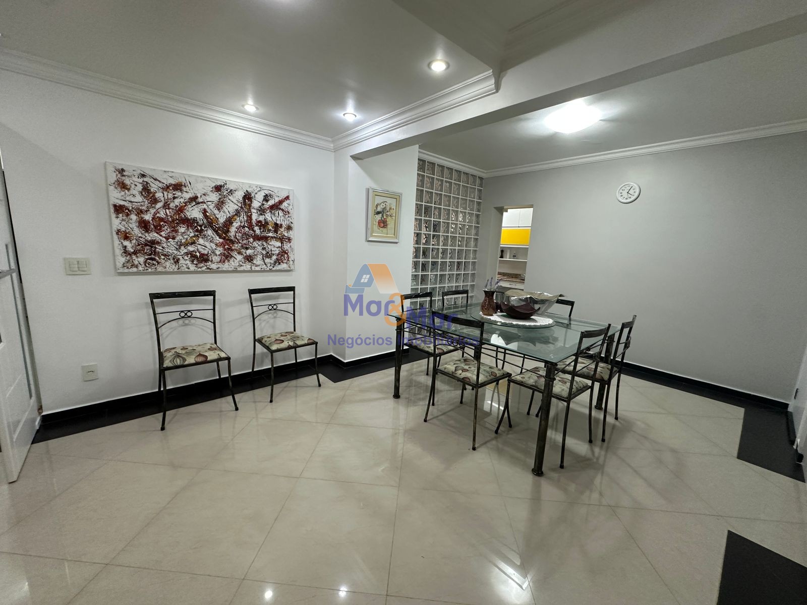 Apartamento na Praia das Pitangueiras, Guarujá - SP