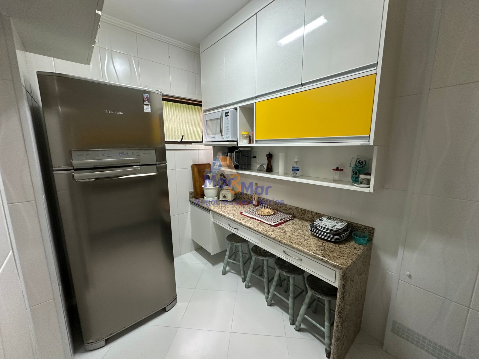 Apartamento na Praia das Pitangueiras, Guarujá - SP