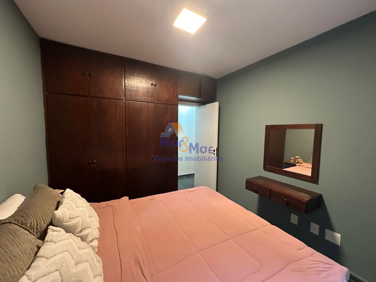 Apartamento na Praia das Pitangueiras, Guarujá - SP