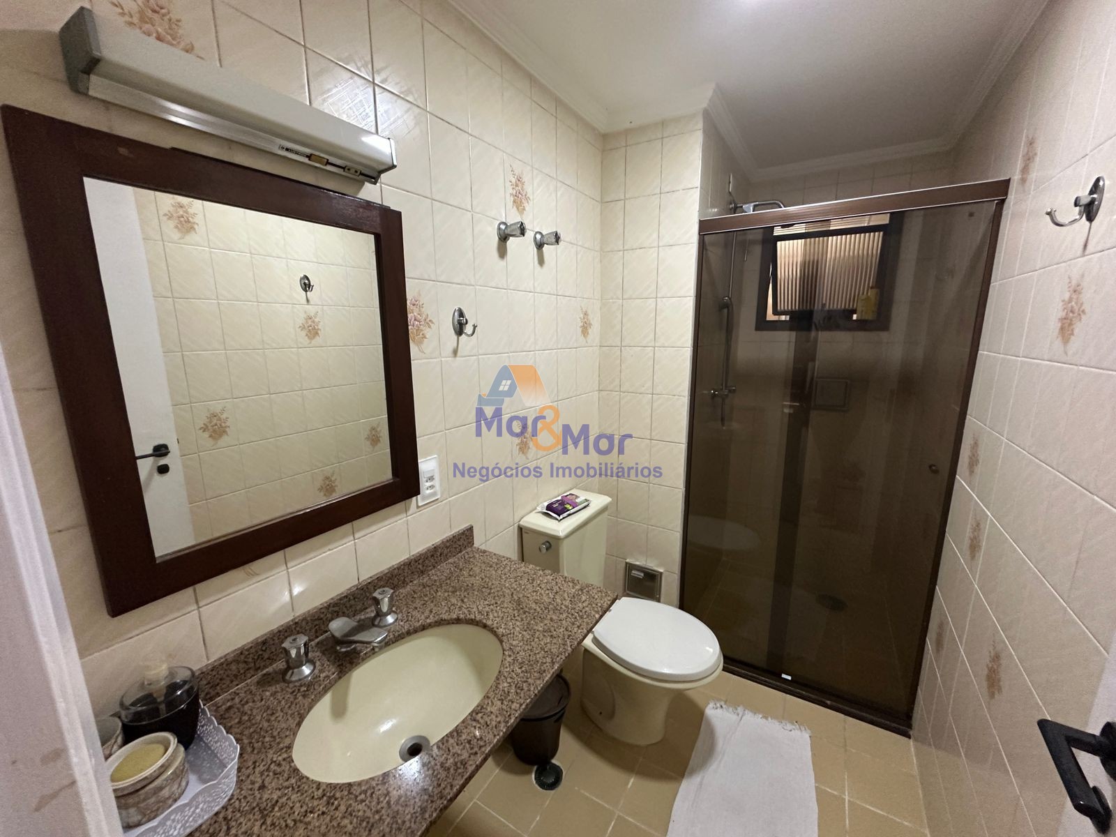 Apartamento na Praia das Pitangueiras, Guarujá - SP