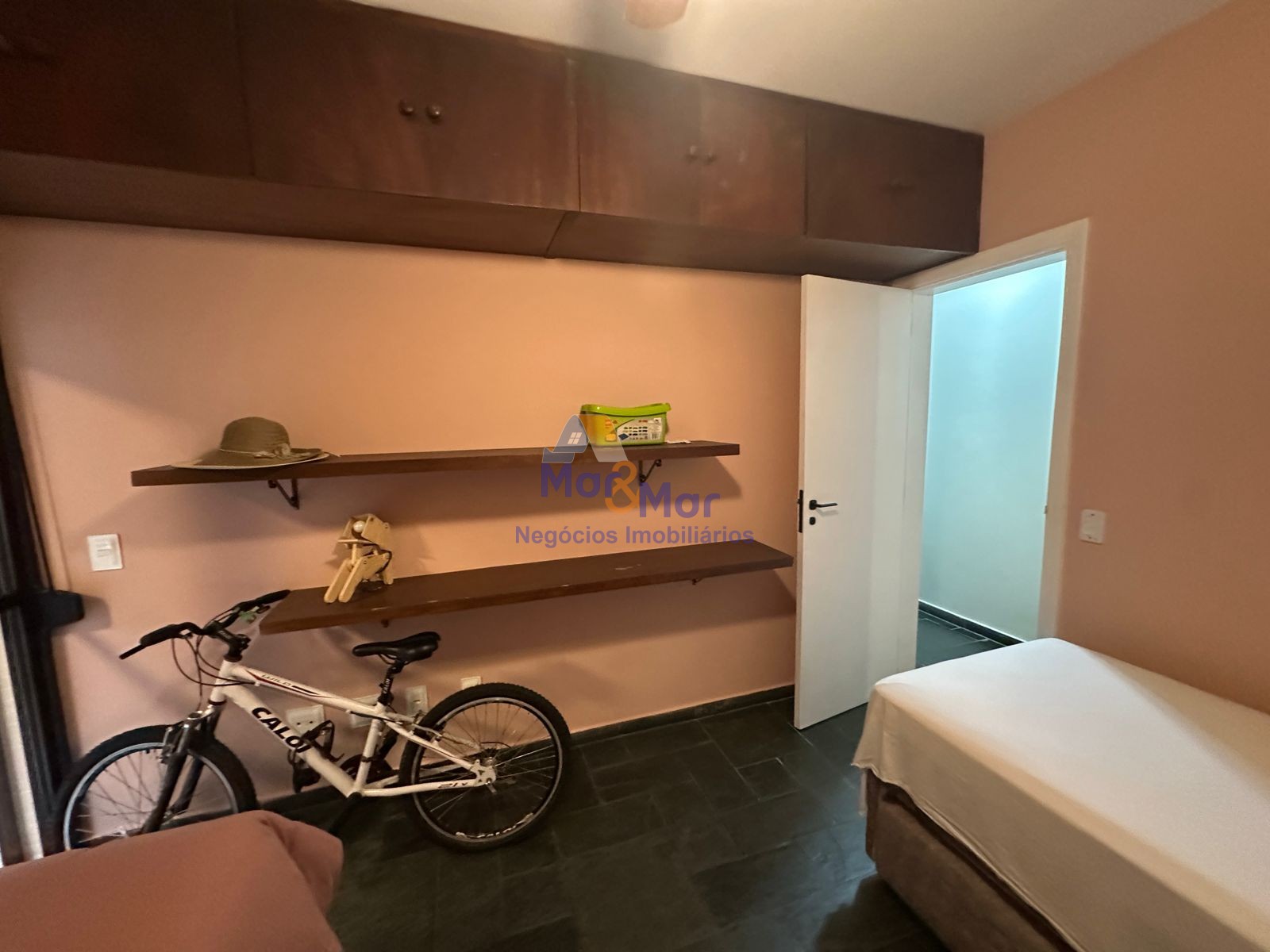 Apartamento na Praia das Pitangueiras, Guarujá - SP